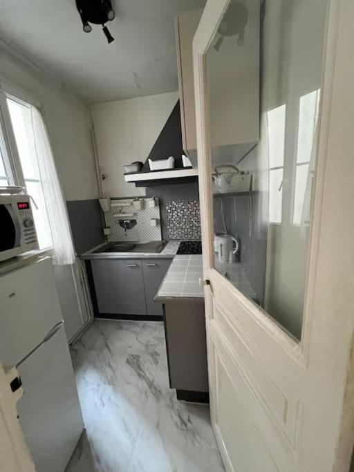 Апартаменты Montmartre Joli 2 Pieces Au Pied Du Sacre Coeur Париж Экстерьер фото